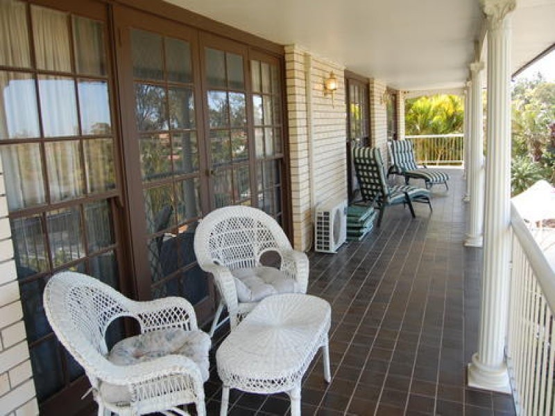 28 Tambourah Drive, Benowa QLD 4217