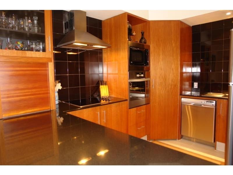 2/9 Rouen Avenue, Paradise Point QLD 4216