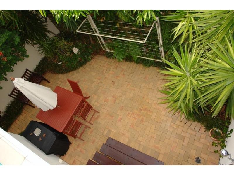 2/9 Rouen Avenue, Paradise Point QLD 4216