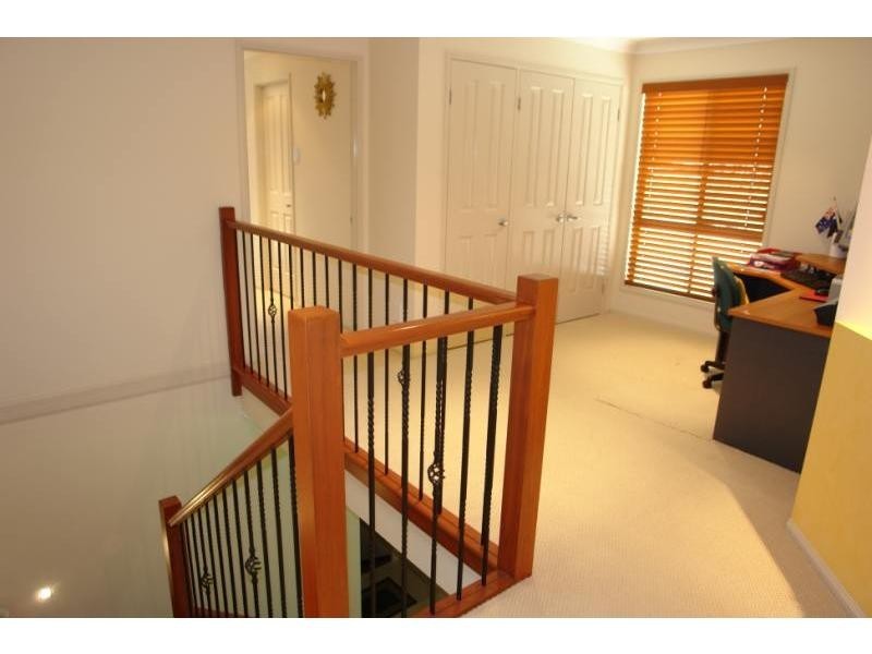 2/9 Rouen Avenue, Paradise Point QLD 4216