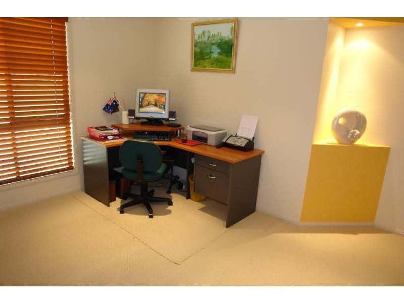 2/9 Rouen Avenue, Paradise Point QLD 4216