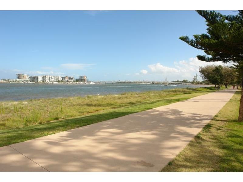 2/9 Rouen Avenue, Paradise Point QLD 4216