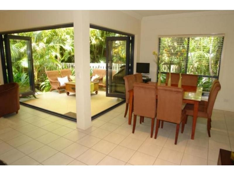 1/60 Bayview Street, Runaway Bay QLD 4216