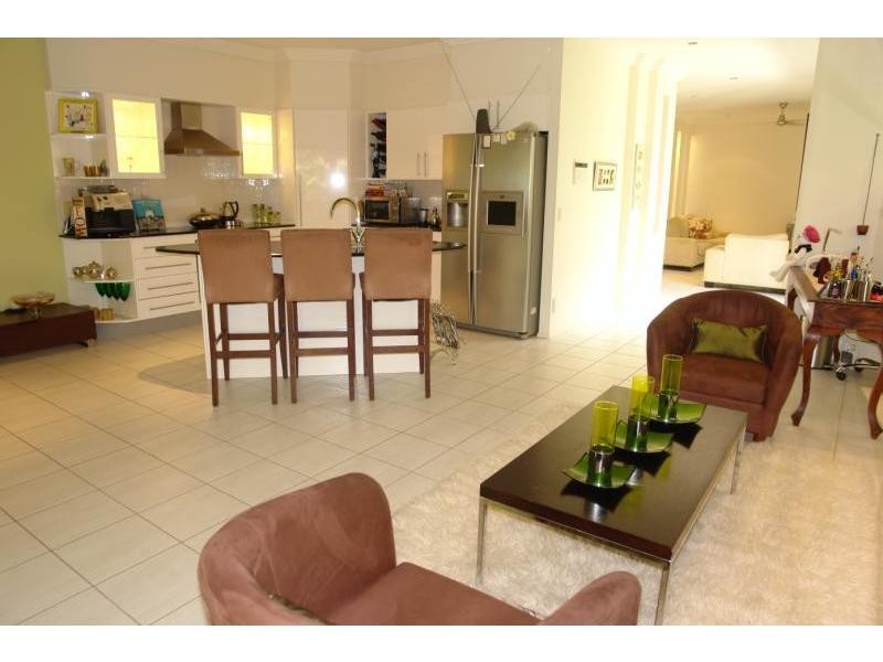 1/60 Bayview Street, Runaway Bay QLD 4216
