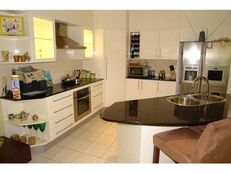1/60 Bayview Street, Runaway Bay QLD 4216