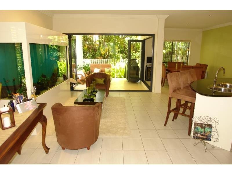 1/60 Bayview Street, Runaway Bay QLD 4216