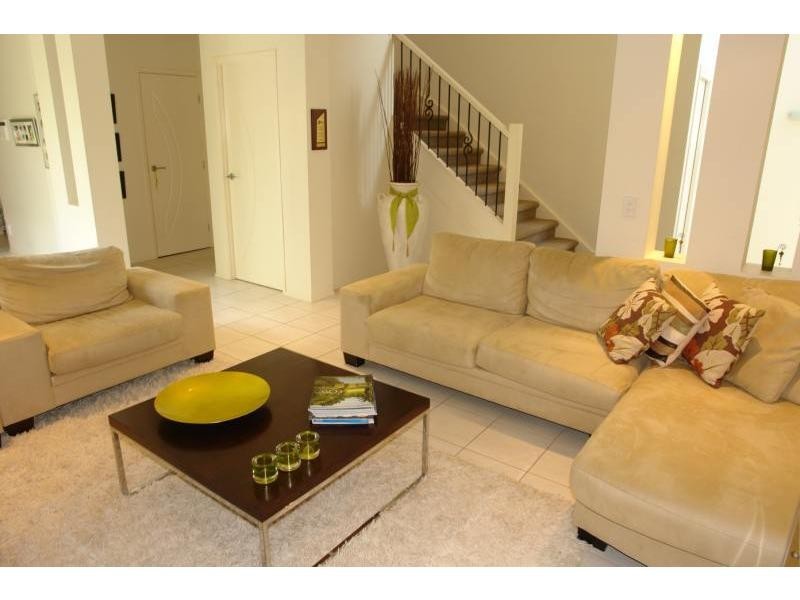 1/60 Bayview Street, Runaway Bay QLD 4216