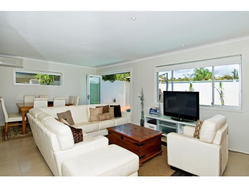 37 Mungera Street, Runaway Bay QLD 4216