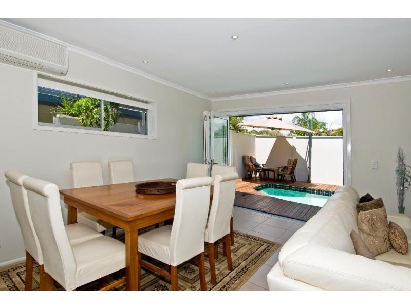 37 Mungera Street, Runaway Bay QLD 4216