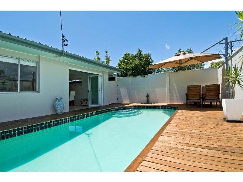 37 Mungera Street, Runaway Bay QLD 4216