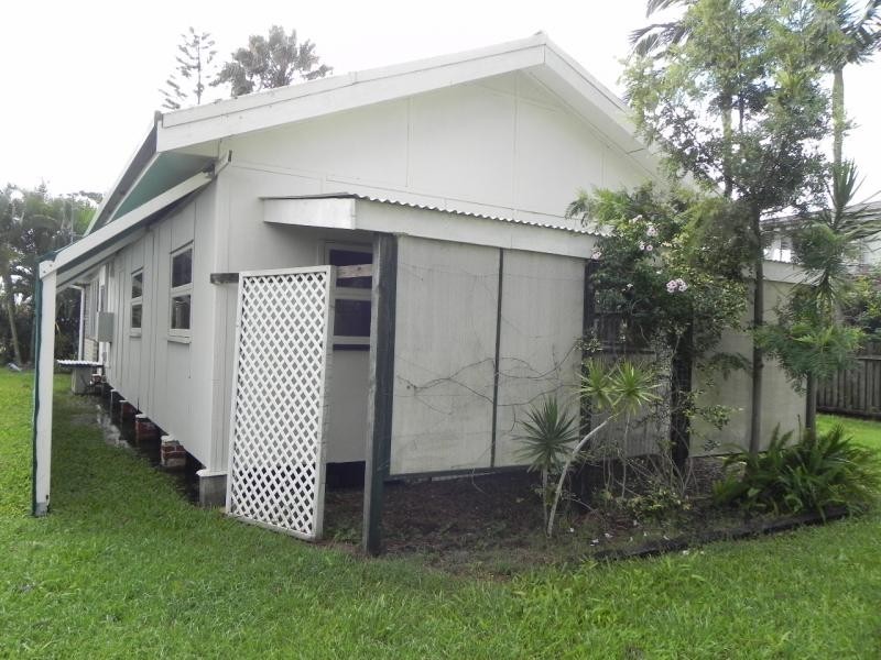 72 Bathurst Street, Elliott Heads QLD 4670