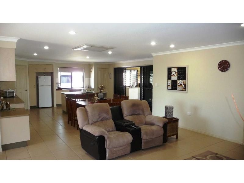 6 Halloran Court, Mayfair Estate, Thabeban QLD 4670