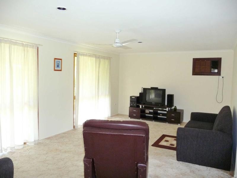 3 Kiwi Court, Branyan QLD 4670