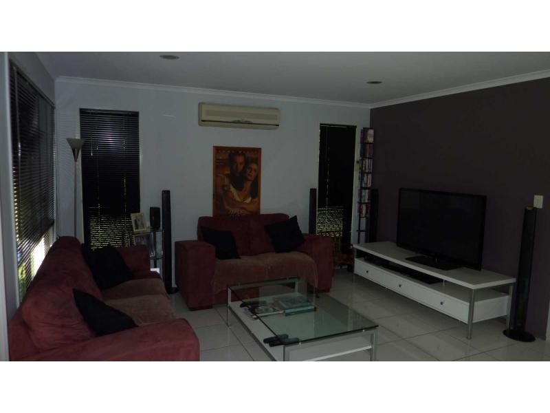 11 Narooma Drive, Branyan QLD 4670