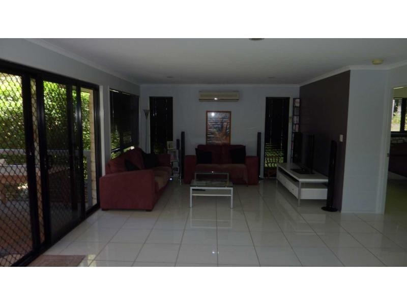 11 Narooma Drive, Branyan QLD 4670
