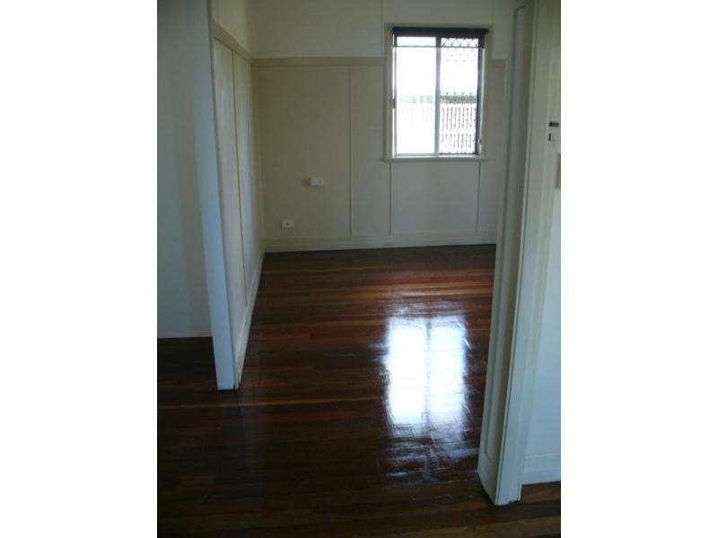 24 Sydney Street, Kepnock QLD 4670