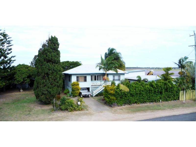 Moore Park Beach QLD 4670