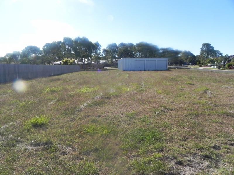 1 Raewood Close, Coral Cove QLD 4670