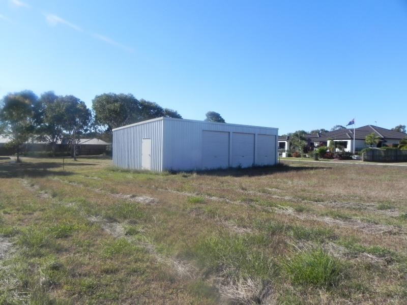 1 Raewood Close, Coral Cove QLD 4670