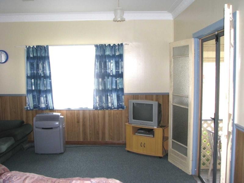 8 Pearson Road, Mount Perry QLD 4671