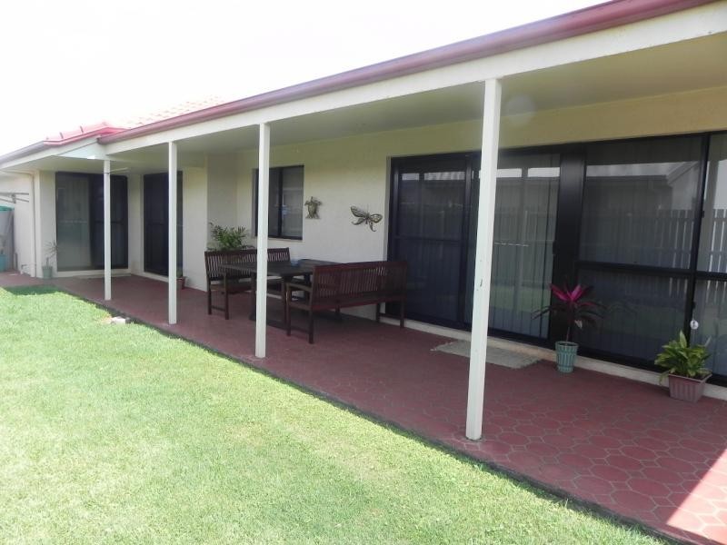 13 Toppers Drive, Coral Cove QLD 4670