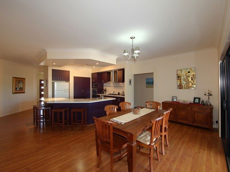 12 Raewood Close, Coral Cove QLD 4670