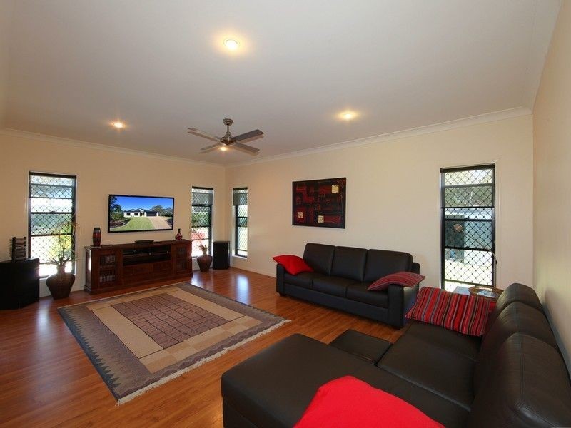 12 Raewood Close, Coral Cove QLD 4670