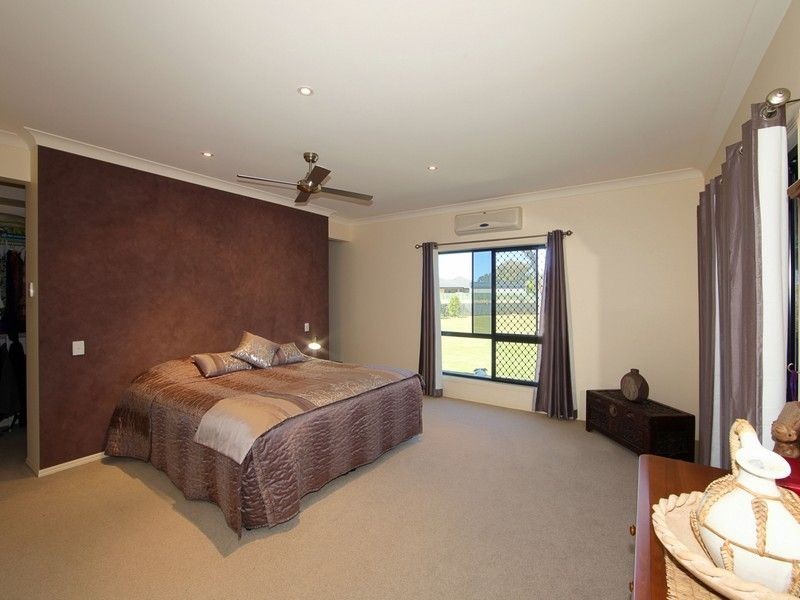 12 Raewood Close, Coral Cove QLD 4670