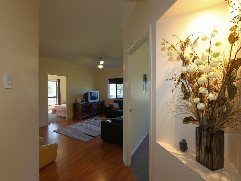 12 Raewood Close, Coral Cove QLD 4670