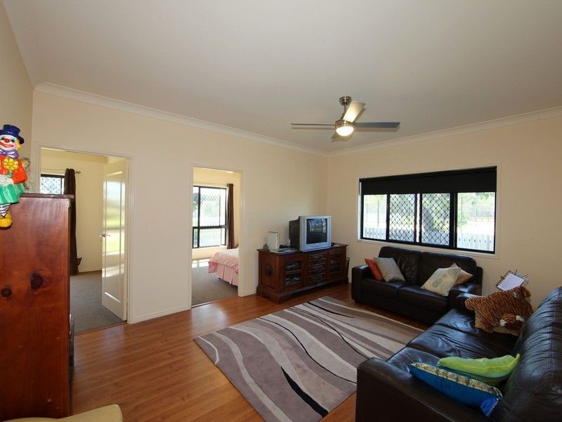 12 Raewood Close, Coral Cove QLD 4670