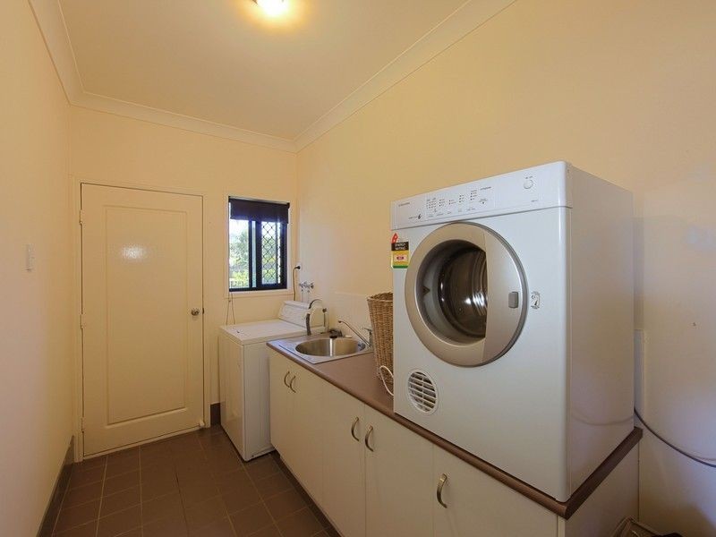 12 Raewood Close, Coral Cove QLD 4670