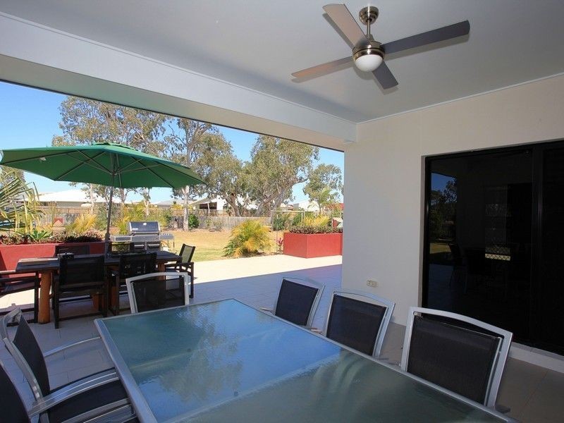 12 Raewood Close, Coral Cove QLD 4670