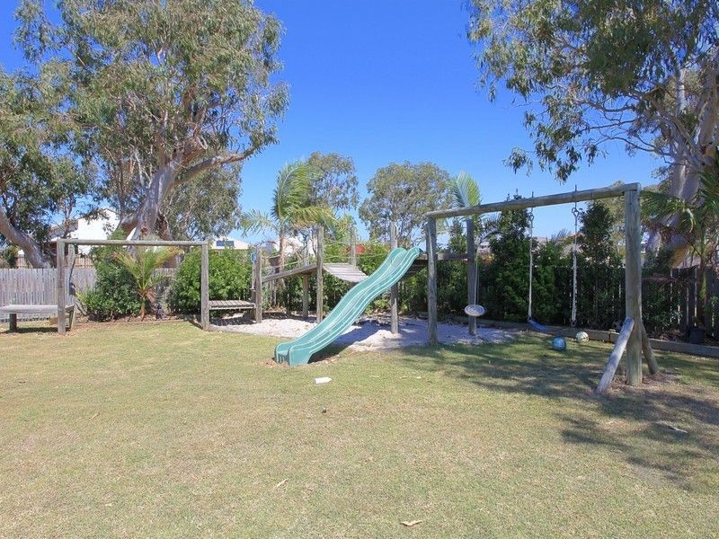 12 Raewood Close, Coral Cove QLD 4670