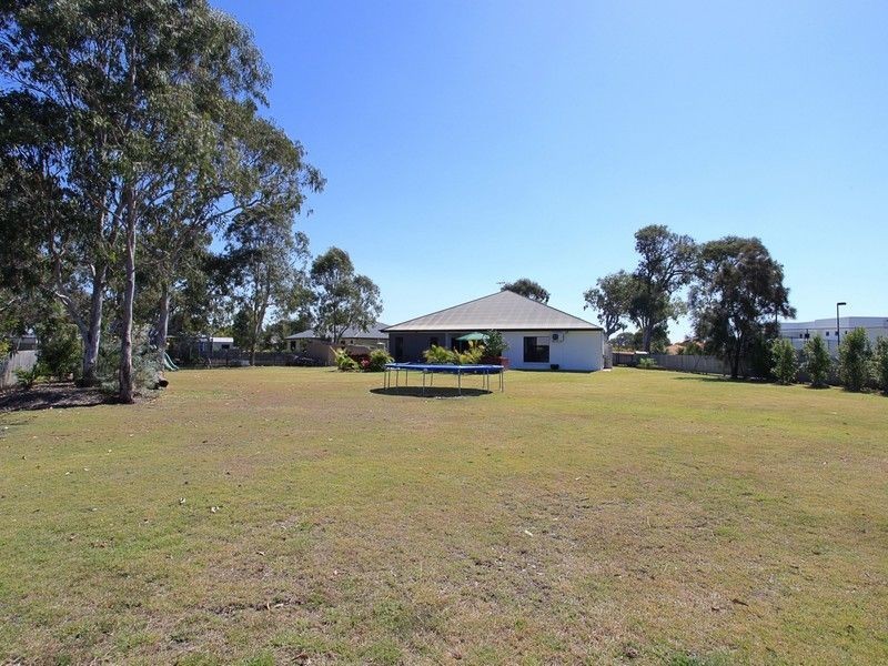 12 Raewood Close, Coral Cove QLD 4670