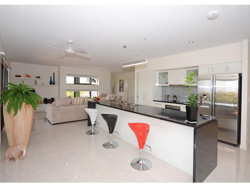 6 Cockle Court, Burrum Heads QLD 4659