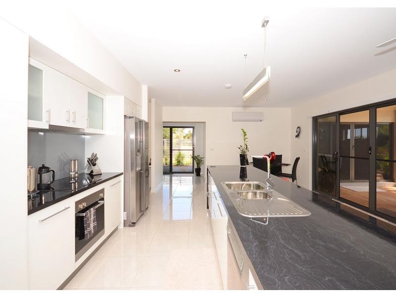 6 Cockle Court, Burrum Heads QLD 4659