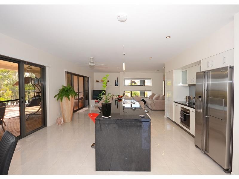 6 Cockle Court, Burrum Heads QLD 4659