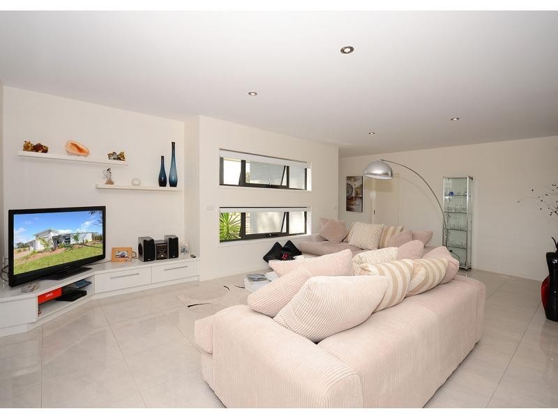 6 Cockle Court, Burrum Heads QLD 4659