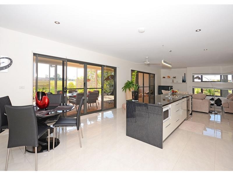 6 Cockle Court, Burrum Heads QLD 4659