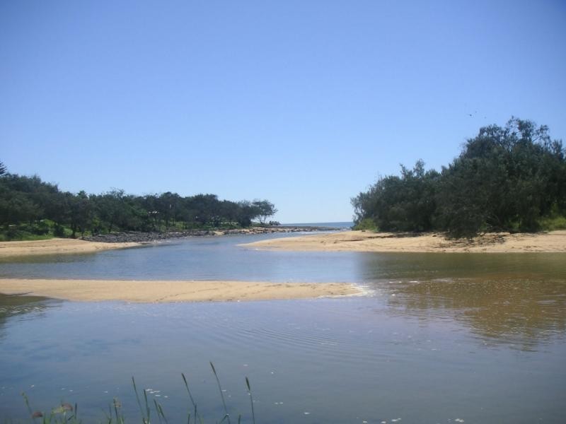 6 Bisdee Street, Coral Cove QLD 4670