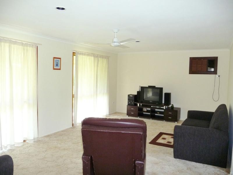 3 Kiwi Court, Branyan QLD 4670