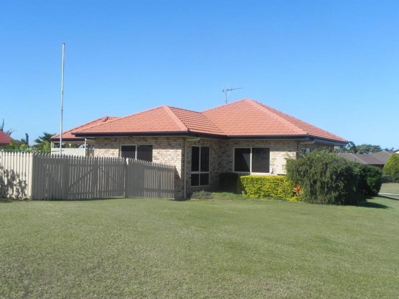 1 Jess Place, Coral Cove QLD 4670