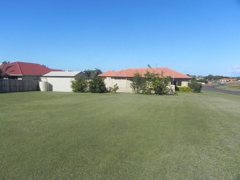 1 Jess Place, Coral Cove QLD 4670