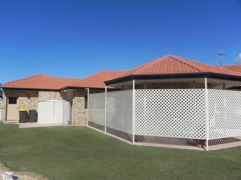1 Jess Place, Coral Cove QLD 4670