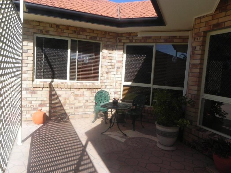 1 Jess Place, Coral Cove QLD 4670