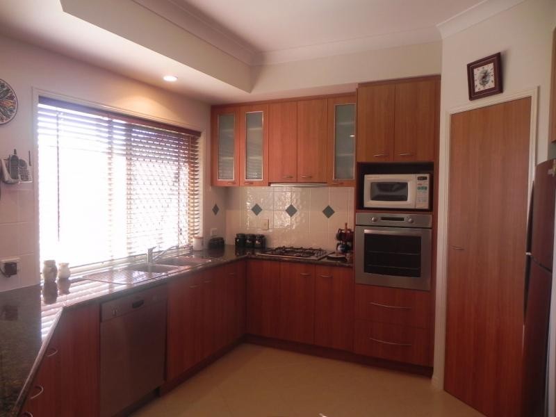 1 Jess Place, Coral Cove QLD 4670