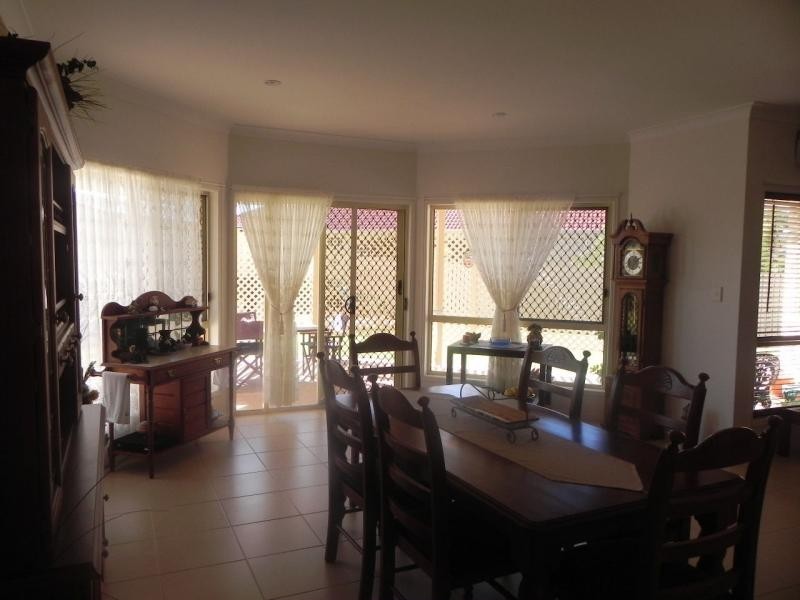 1 Jess Place, Coral Cove QLD 4670