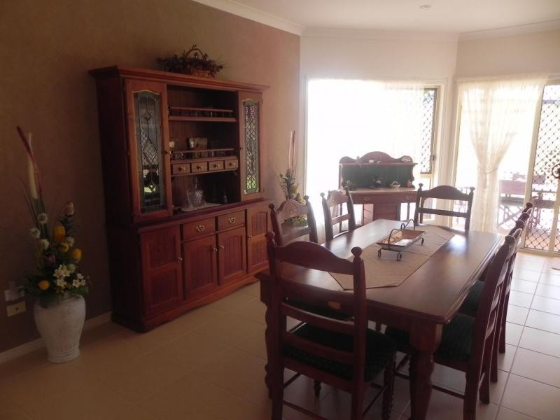 1 Jess Place, Coral Cove QLD 4670