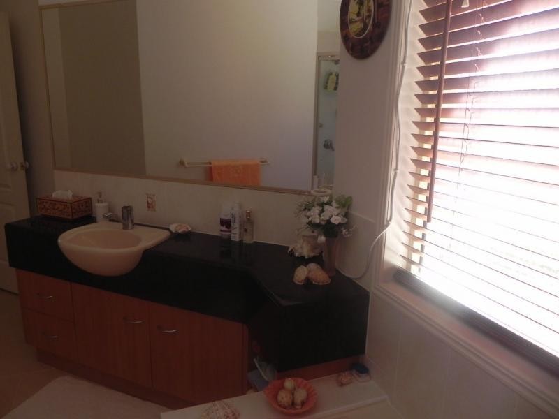 1 Jess Place, Coral Cove QLD 4670
