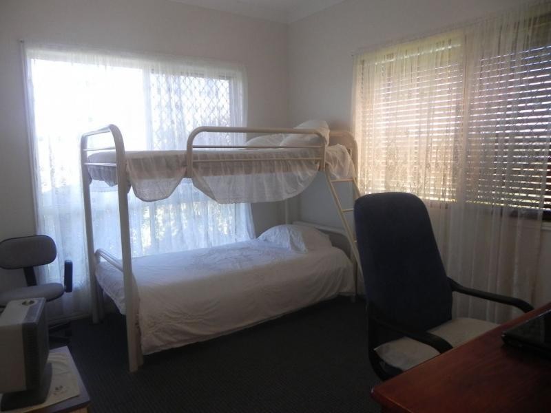 1 Jess Place, Coral Cove QLD 4670